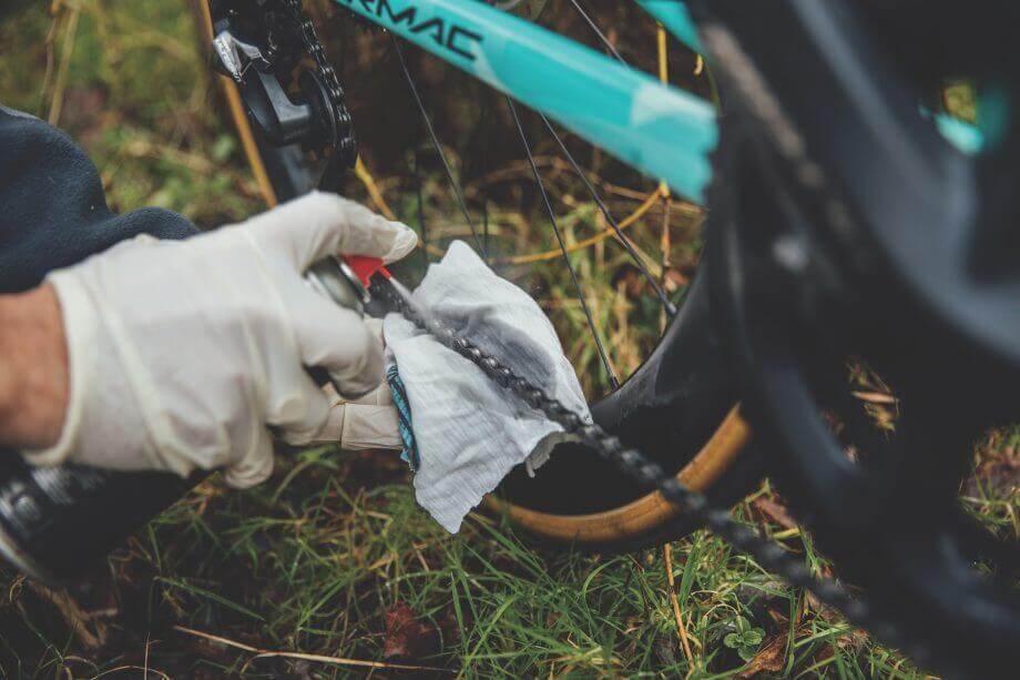 Chất tẩy dầu nhớt xe đạp bao giờ mới thân thiện với môi trường?