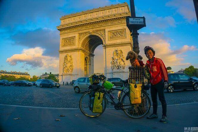 Chàng trai cùng chó cưng đến 23 quốc gia bằng xe đạp khiến dân mạng thích thú
