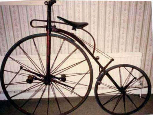 Xe đạp Ariel năm 1870 với đặc trưng bánh trước to và bánh sau nhỏ.
