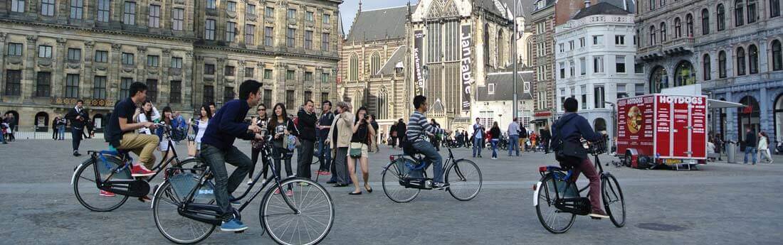 Người dân đi xe đạp ở mọi nơi