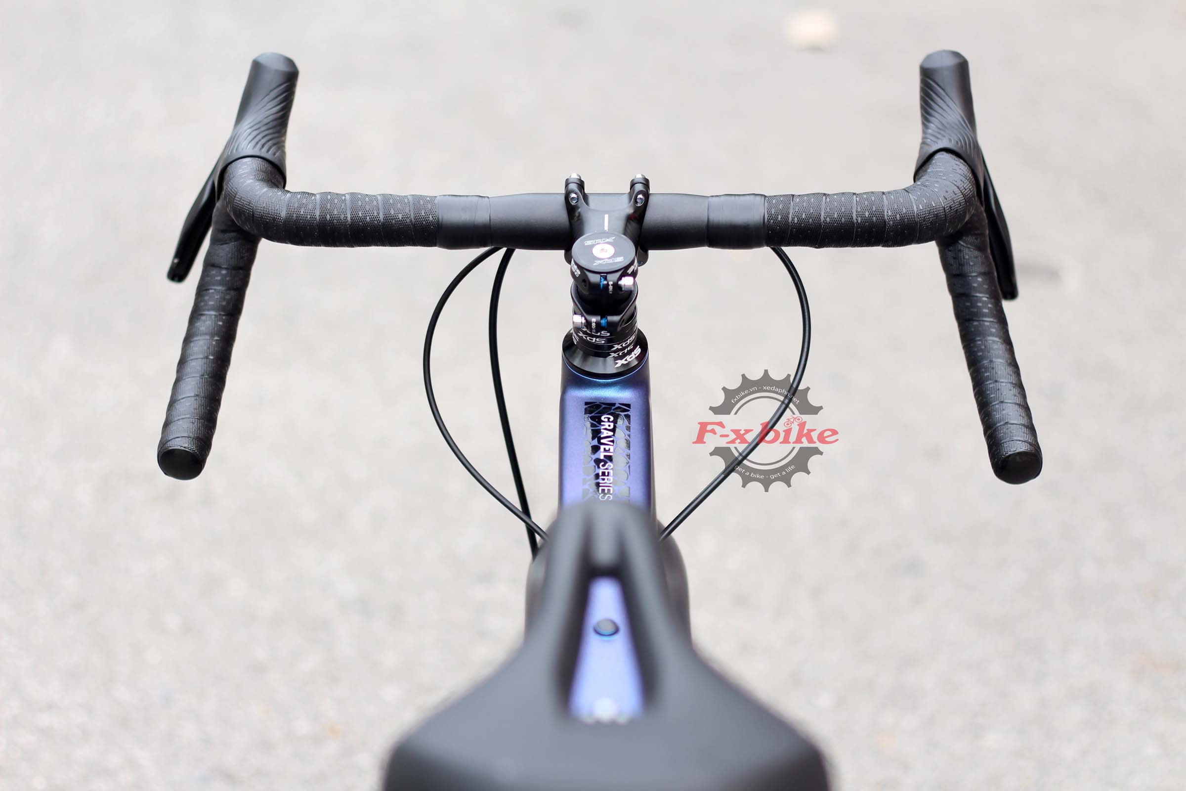 Xe Đạp Gravel XdS GT300 2023 đa dụng, linh hoạt, tổng hợp tính năng từ xe đạp đua tay cong, xe đạp địa hình băng đồng